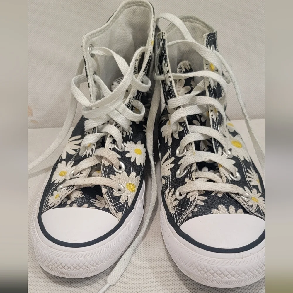 CONVERSE CHUCK TAYLOR HIGH TOP FLORAL DAISY PATTERN WITH SIDE POCKET